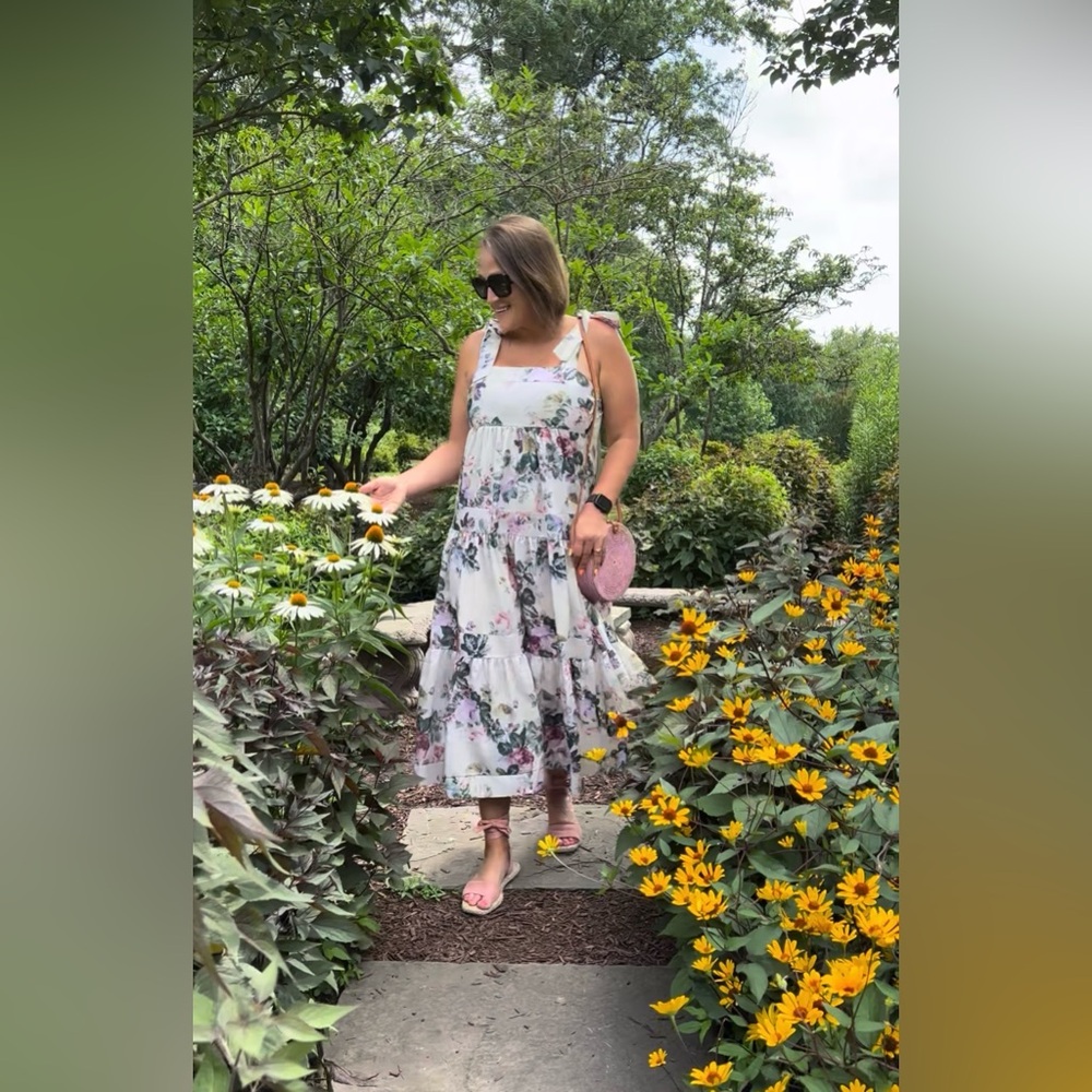 NEW Chicwish square neckline floral maxi